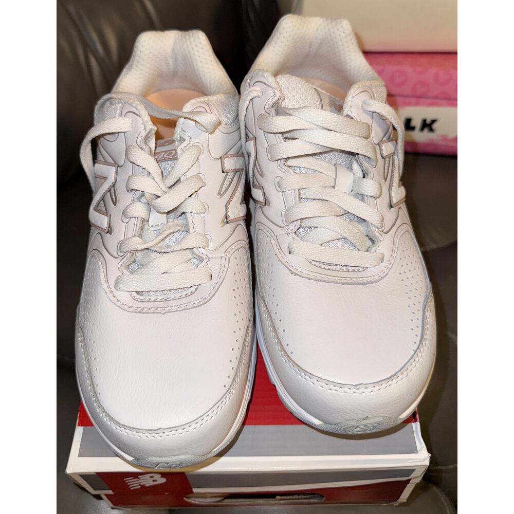 WOMENS NEW BALANCE 840 ATHLETIC OFF-WHITE WALKING LEATHER SHOES SIZE 8.5 - Picture 2 of 8
